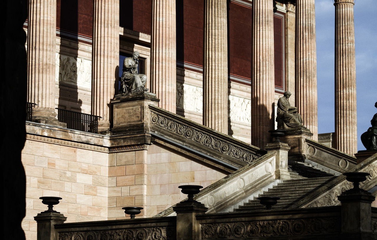 1735799984220922.jpg museum-4740885_1280.jpg